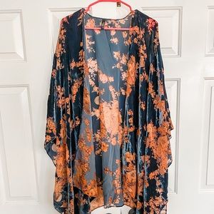 Torrid kimono. Velvet one size. So pretty.